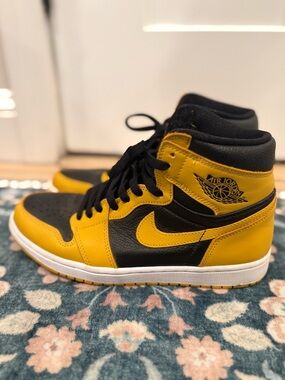 Air Jordan 1 Retro High OG Pollen Sneakers